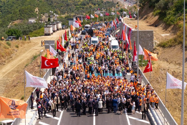 Yalova-Armutlu Yolu Esenköy Varyantı Açıldı: Seyahat Süresi 30 Dakikaya Düştü 7 Yalova-Armutlu Yolu Esenköy Varyantı Açıldı: Seyahat Süresi 30 Dakikaya Düştü