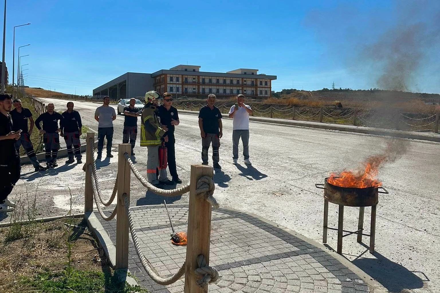 Çiftlikköy İtfaiyesi'nden Yalova OSB'de Yangın Güvenliği Eğitimi 1 Çiftlikköy İtfaiyesi'nden Yalova OSB'de Yangın Güvenliği Eğitimi