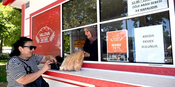 Yalova'da "Askıda Ekmek" Dayanışması Büyüyor: Halk Ekmek Noktalarında İyilik Köprüsü 10 Yalova'da "Askıda Ekmek" Dayanışması Büyüyor: Halk Ekmek Noktalarında İyilik Köprüsü