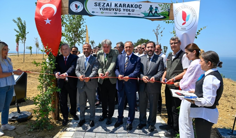 Yalova Üniversitesi’nde Sezai Karakoç Yürüyüş Yolu Hizmete Açıldı: Deniz Manzaralı Yeni Sosyal Yaşam Alanı Öğrencilerle Buluştu 6 Yalova Üniversitesi’nde Sezai Karakoç Yürüyüş Yolu Hizmete Açıldı: Deniz Manzaralı Yeni Sosyal Yaşam Alanı Öğrencilerle Buluştu