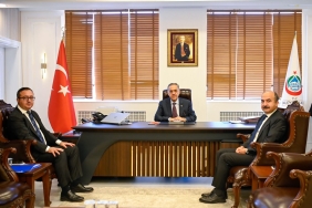 Yalova Valisi Usta, Yeni Milli Emlak Müdürü Özsoy’u Kabul Etti 6 Yalova Valisi Usta, Yeni Milli Emlak Müdürü Özsoy’u Kabul Etti