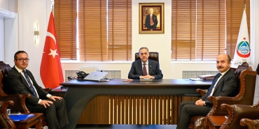 Yalova Valisi Usta, Yeni Milli Emlak Müdürü Özsoy’u Kabul Etti 11 Yalova Valisi Usta, Yeni Milli Emlak Müdürü Özsoy’u Kabul Etti