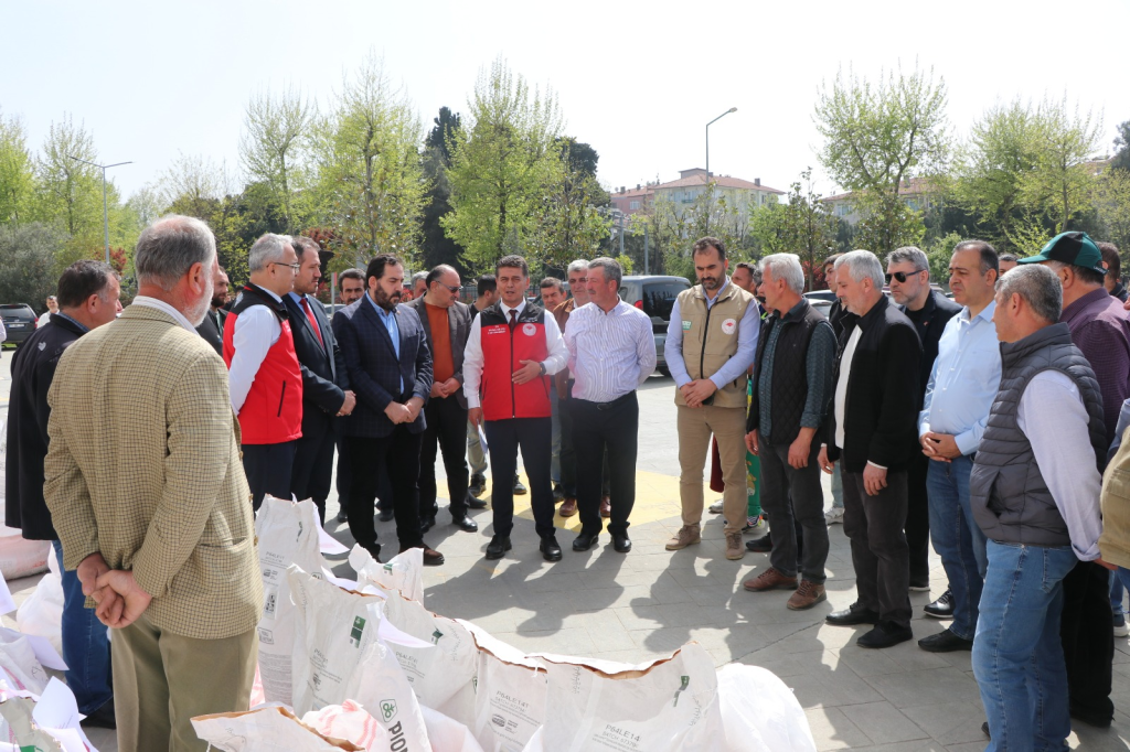 Yalova’da Yağlık Ayçiçeği Üretimi Rekor Kırıyor: 51 Çiftçiye 1.890 Kilogram Tohum Dağıtıldı