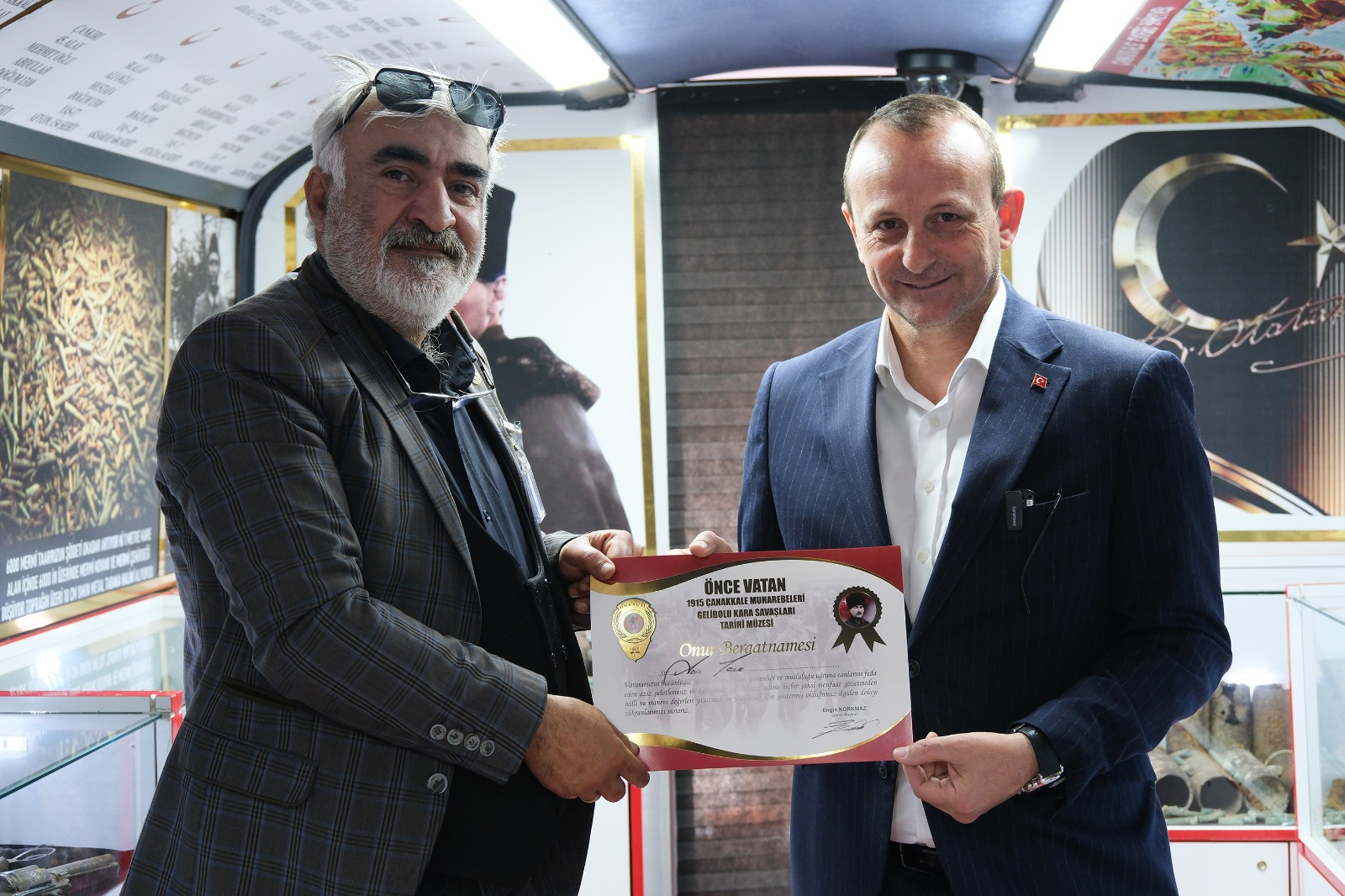 Çanakkale Gezici Müzesi Çiftlikköy’de Vatandaşlardan Yoğun İlgi Gördü 4 Çanakkale Gezici Müzesi Çiftlikköy’de Vatandaşlardan Yoğun İlgi Gördü