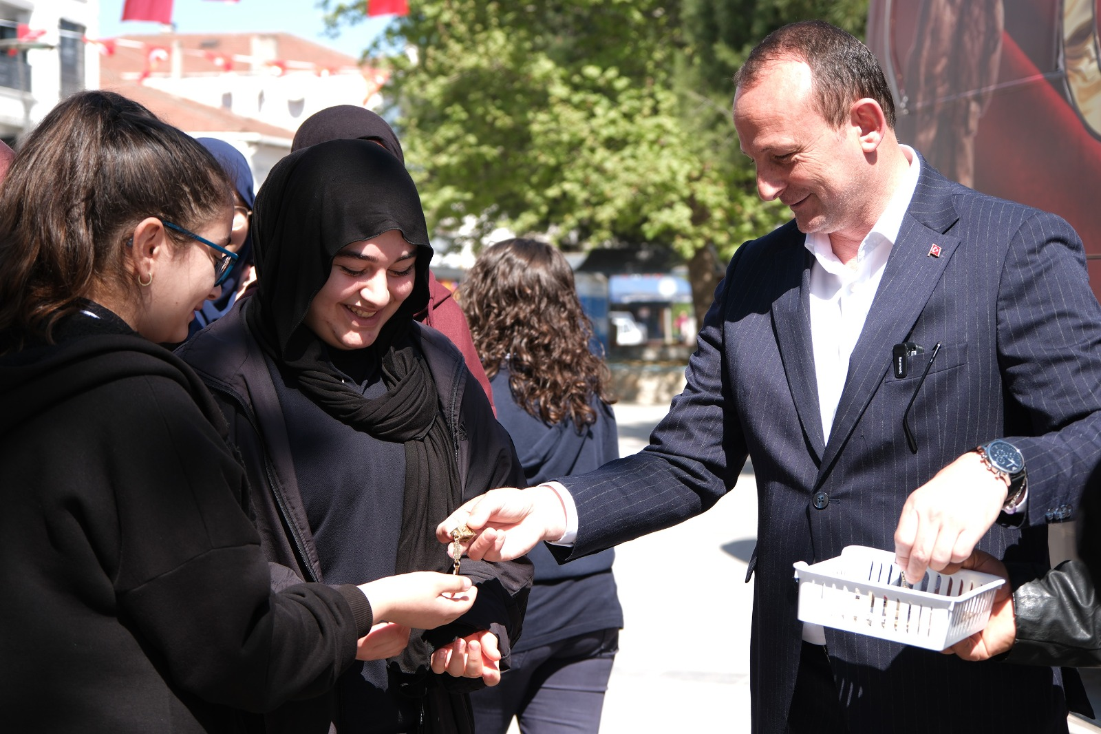 Çanakkale Gezici Müzesi Çiftlikköy’de Vatandaşlardan Yoğun İlgi Gördü 7 Çanakkale Gezici Müzesi Çiftlikköy’de Vatandaşlardan Yoğun İlgi Gördü