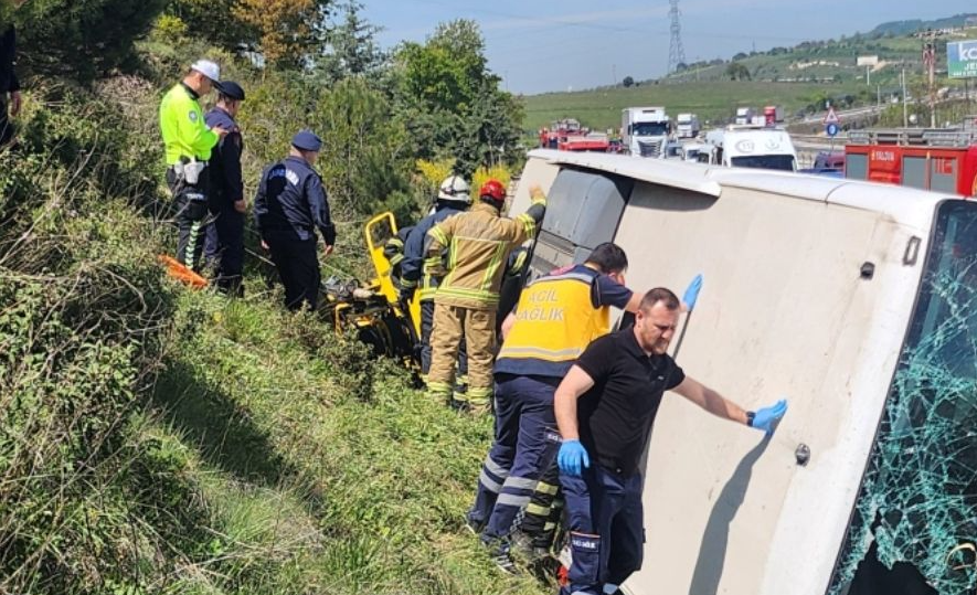 Yalova-Bursa Karayolu'nda Feci Kaza: Yolcu Otobüsü Devrildi, 1 Ölü, 2 Yaralı