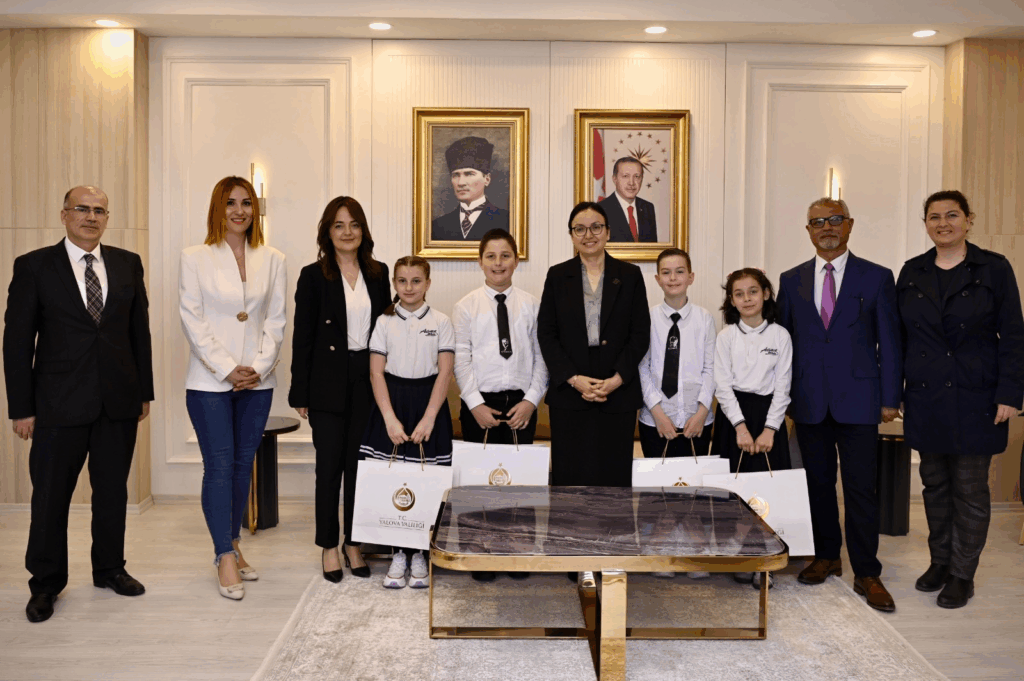 23 Nisan Coşkusu Yalova'da Makam Ziyaretleriyle Taçlandı