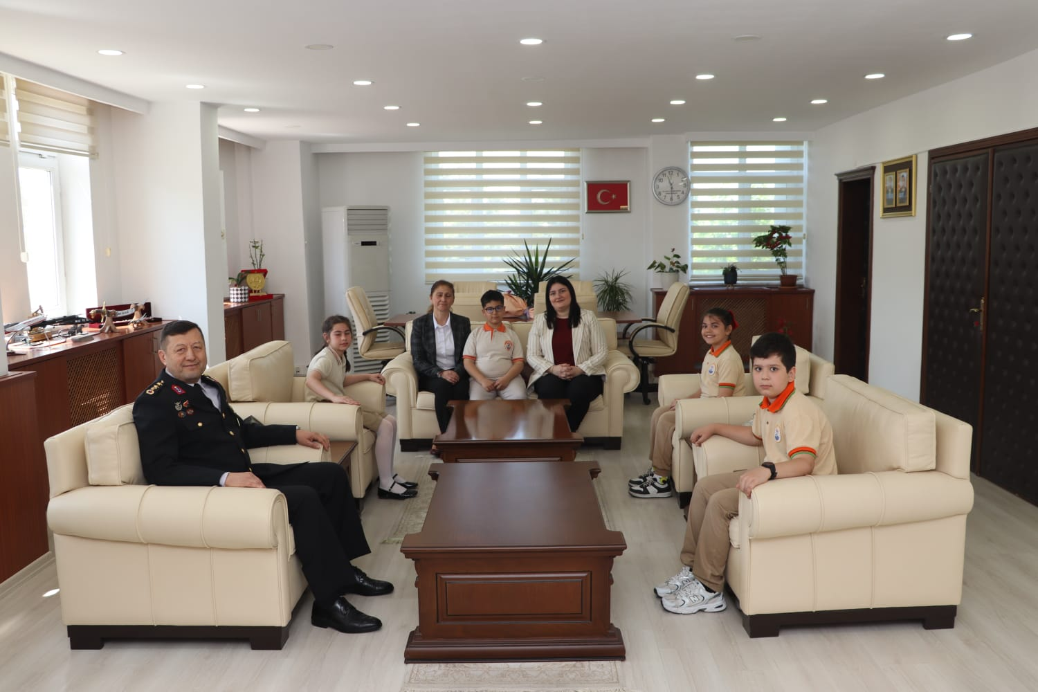 23 Nisan Coşkusu Yalova'da Makam Ziyaretleriyle Taçlandı