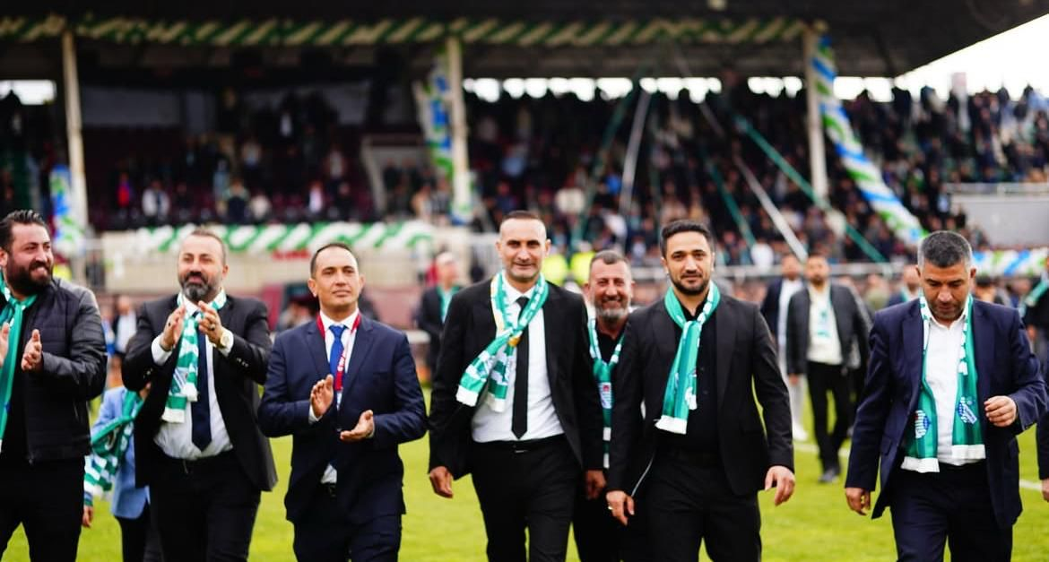 Yeşil Yalova FK, TFF 3. Lig'e Yükseldi: Şampiyonluk Coşkusu Yalova'da Yaşandı 4 Yeşil Yalova FK, TFF 3. Lig'e Yükseldi: Şampiyonluk Coşkusu Yalova'da Yaşandı