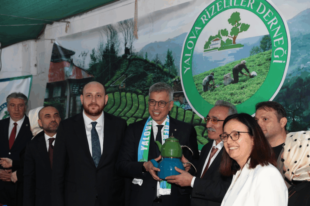 Sağlık Bakanı Prof. Dr. Kemal Memişoğlu Yalova Rizeliler Derneği’nde Hemşerileriyle Buluştu