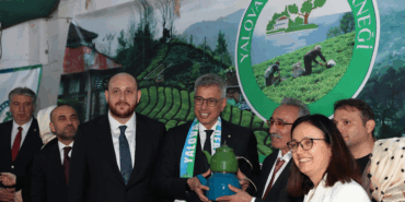 Bakan Kemal Memişoğlu Yalova Rizeliler Derneği’nde Hemşerileriyle Buluştu 8 Sağlık Bakanı Prof. Dr. Kemal Memişoğlu Yalova Rizeliler Derneği’nde Hemşerileriyle Buluştu