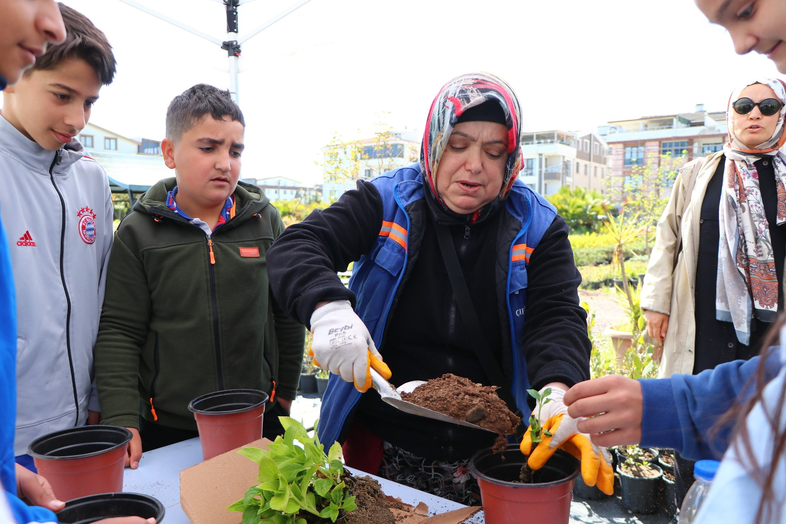 Çiftlikköylü Öğrenciler, Bitki Üretim Tesisi’nde Doğayla Buluştu 4 Çiftlikköylü Öğrenciler, Bitki Üretim Tesisi’nde Doğayla Buluştu