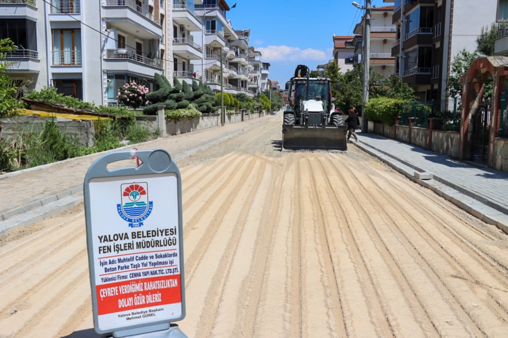 YALOVA'DA ULAŞIM KONFORU ARTIRILIYOR: YOLLAR YENİLENİYOR, ŞEHİR GÜZELLEŞİYOR