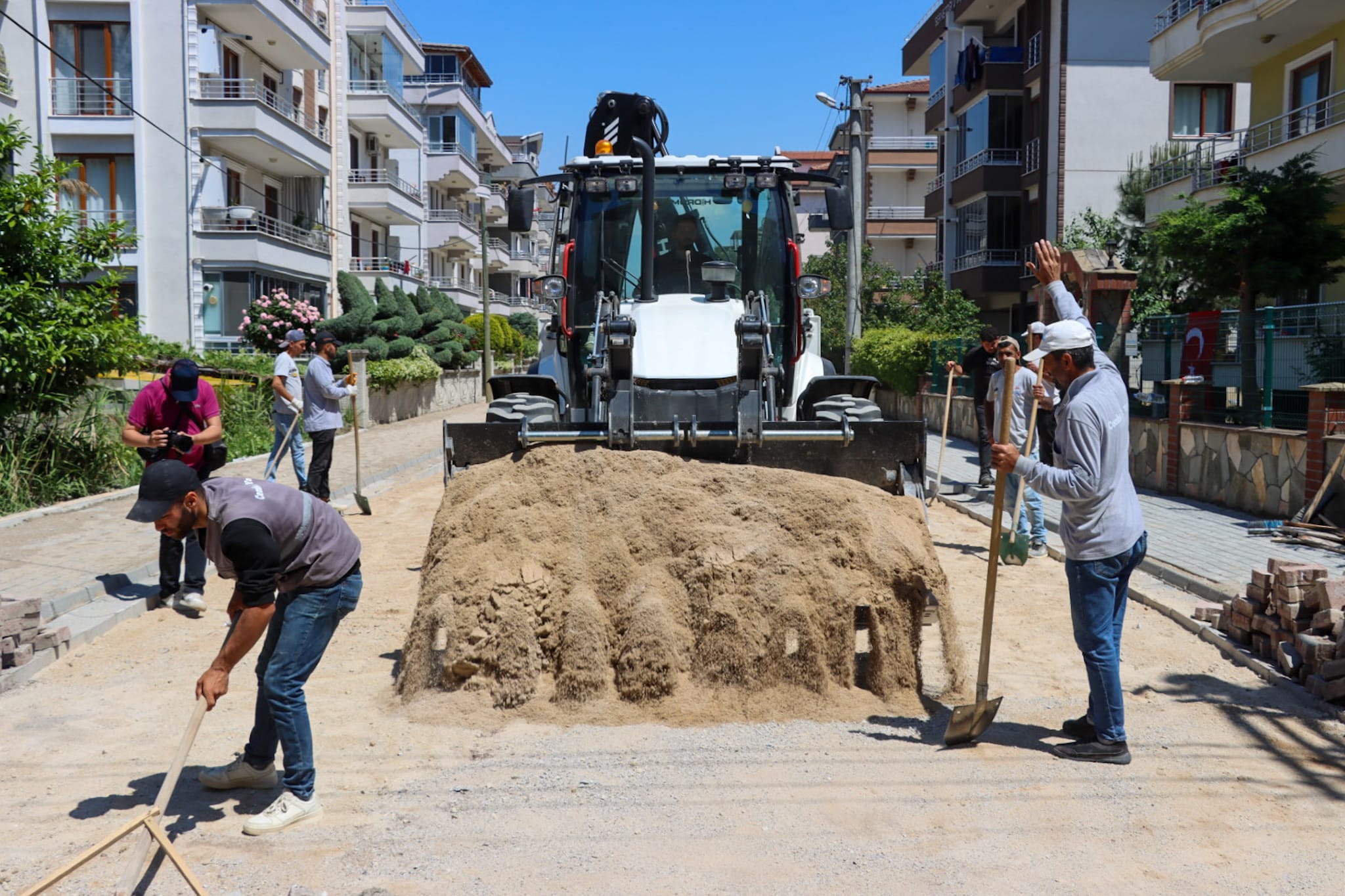 YALOVA'DA ULAŞIM KONFORU ARTIRILIYOR: YOLLAR YENİLENİYOR, ŞEHİR GÜZELLEŞİYOR 4 YALOVA'DA ULAŞIM KONFORU ARTIRILIYOR: YOLLAR YENİLENİYOR, ŞEHİR GÜZELLEŞİYOR