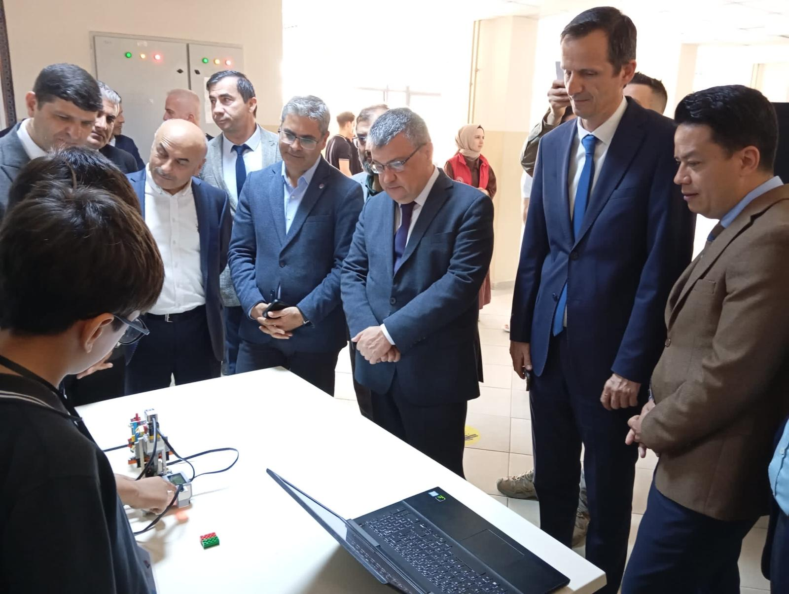 YALOVA’DA BİLİM RÜZGARI: ÇİFTLİKKÖY'DE TÜBİTAK 4006 BİLİM FUARI YOĞUN İLGİ GÖRDÜ 7 YALOVA’DA BİLİM RÜZGARI: ÇİFTLİKKÖY'DE TÜBİTAK 4006 BİLİM FUARI YOĞUN İLGİ GÖRDÜ