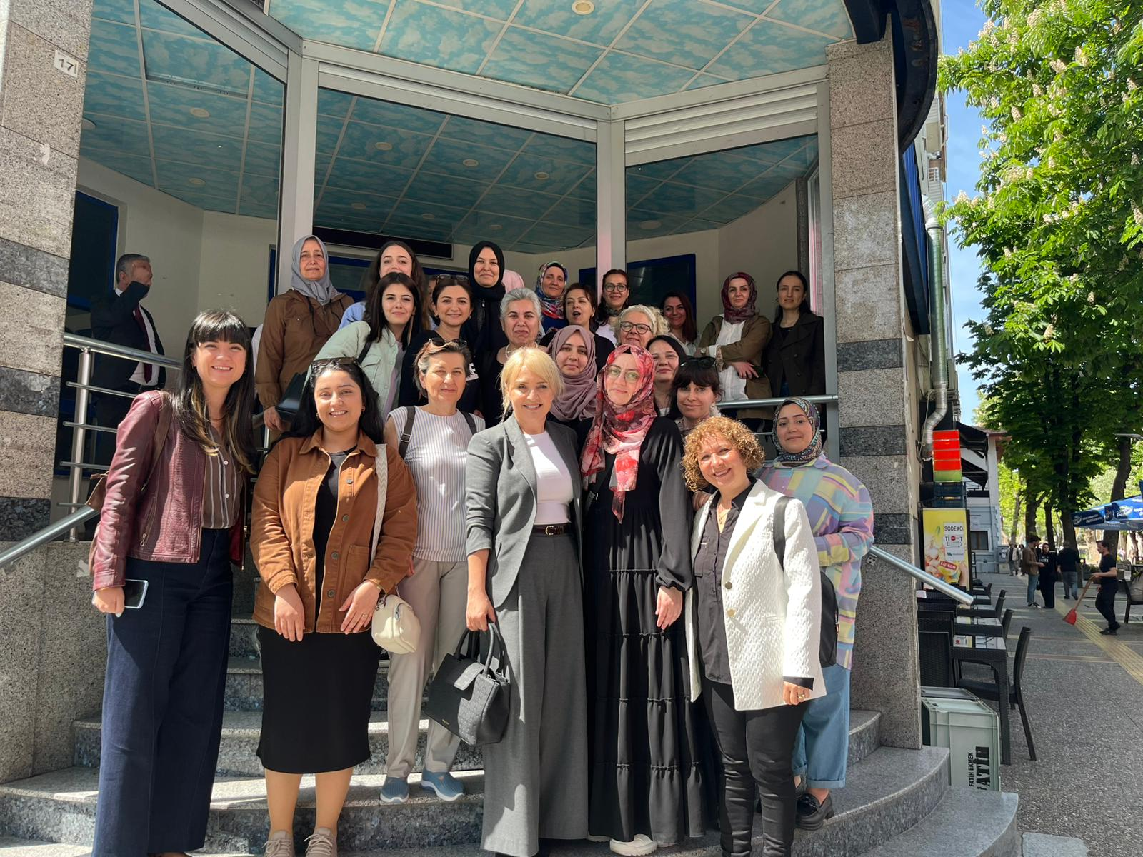 Yalova'da Kadın Girişimciler İçin Dijital Ticaret ve Üretim Eğitimi Gerçekleştirildi 4 Yalova'da Kadın Girişimciler İçin Dijital Ticaret ve Üretim Eğitimi Gerçekleştirildi