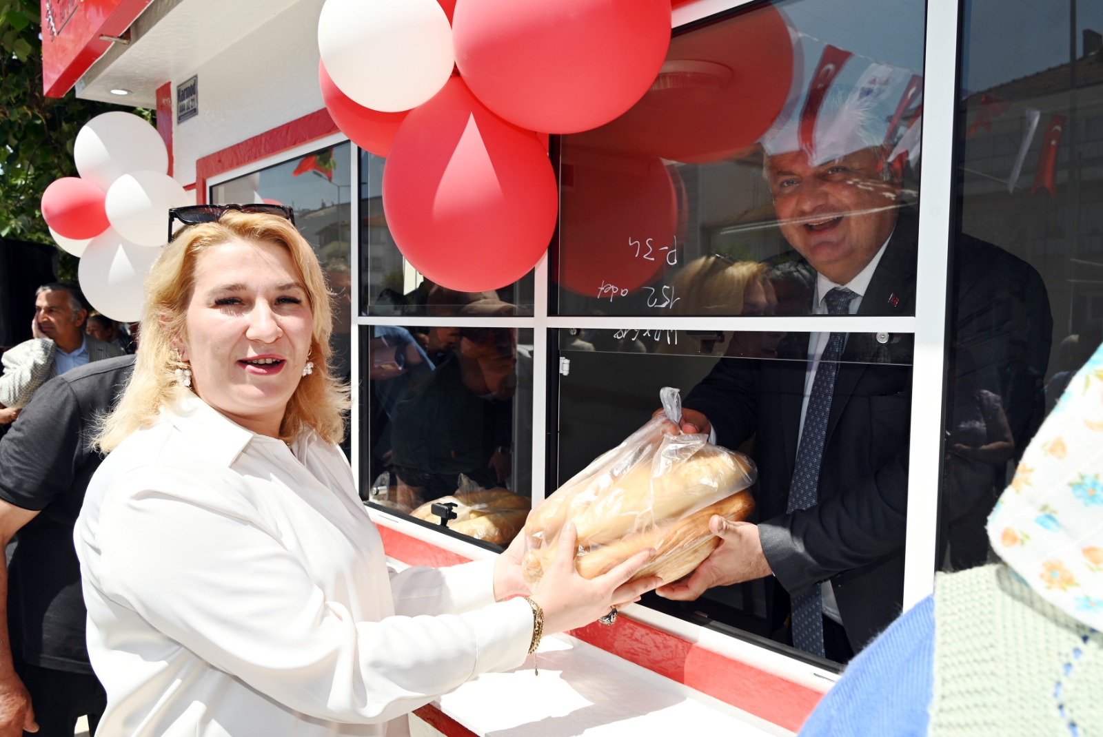 Yalova’da Halk Ekmek Ağı Genişliyor: İki Yeni Satış Noktası Hizmete Girdi 7 Yalova’da Halk Ekmek Ağı Genişliyor: İki Yeni Satış Noktası Hizmete Girdi
