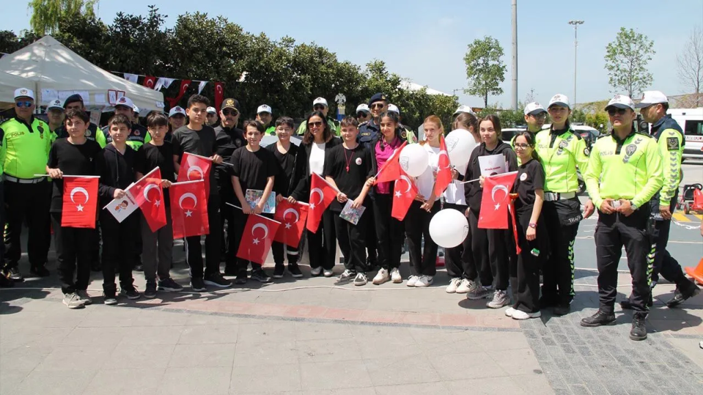 Yalova’da Trafik Haftası Etkinliği: “Bir Kural Varsa Herkes Uymalı”