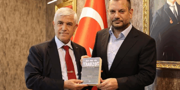 Emekli Orgeneral Arif Çetin'den Trabzonspor Başkanı Doğan’a Anlamlı Hediye 6 Emekli Orgeneral Arif Çetin'den Trabzonspor Başkanı Doğan’a Anlamlı Hediye
