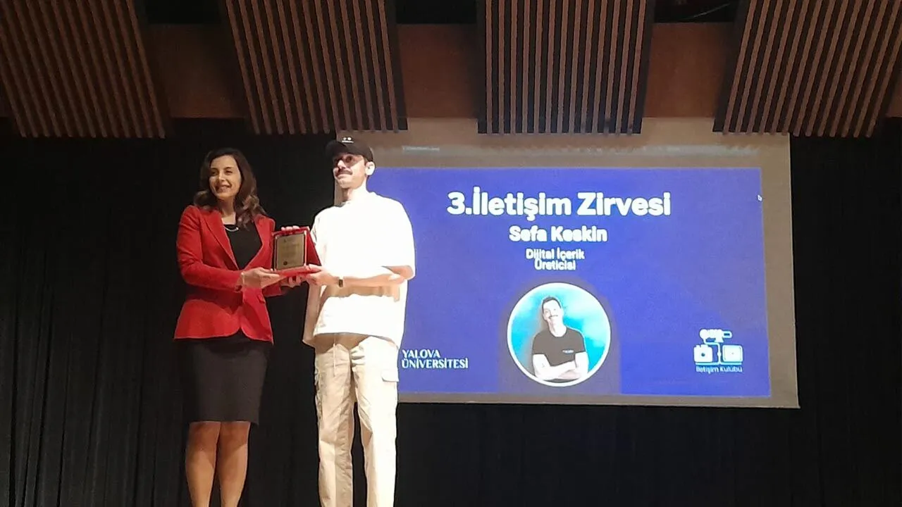 Yalova Üniversitesi’nde İletişim Zirvesi’ne Yoğun İlgi 6 Yalova Üniversitesi’nde İletişim Zirvesi’ne Yoğun İlgi