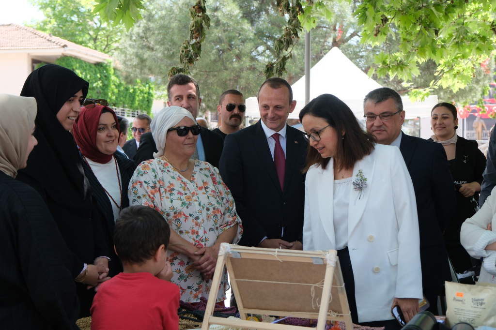 Vali Hülya Kaya, Çiftlikköy’de Kadın Üreticilerin Şenliğine Katıldı