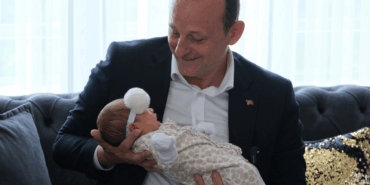 Başkan Yele’den “Hoşgeldin Bebek” Ziyaretleri: 2025'te Hedef 300 Aileye Ulaşmak 3 Başkan Yele’den “Hoşgeldin Bebek” Ziyaretleri: 2025'te Hedef 300 Aileye Ulaşmak