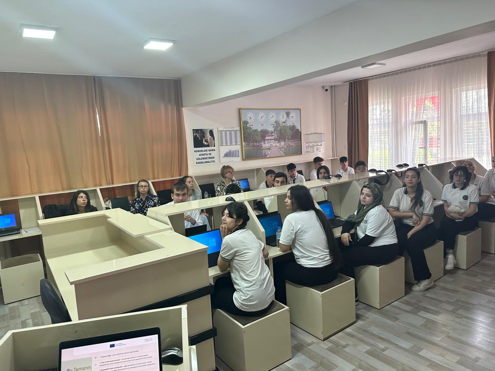 Şaban Temuge MTAL, TRANS4GREEN Projesi Kapsamında Senaryo Tabanlı Öğrenme Aracının Pilot Oturumuna Ev Sahipliği Yaptı 8 Şaban Temuge MTAL, TRANS4GREEN Projesi Kapsamında Senaryo Tabanlı Öğrenme Aracının Pilot Oturumuna Ev Sahipliği Yaptı