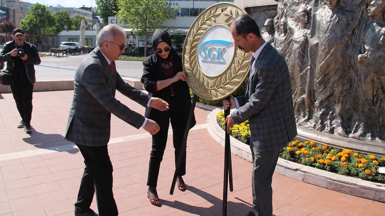 "Kayıtlı Çalış, Güvenli Yaşa" Temasıyla Sosyal Güvenlik Haftası Kutlandı 6 "Kayıtlı Çalış, Güvenli Yaşa" Temasıyla Sosyal Güvenlik Haftası Kutlandı