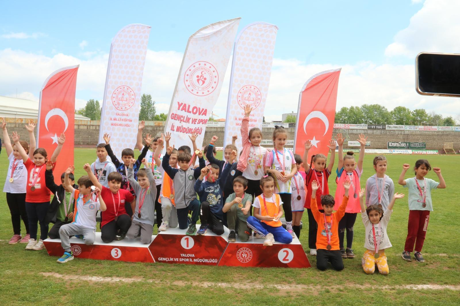 Yalova’da Okul Sporları Atletizm Şenliği Coşkusu 6 Yalova’da Okul Sporları Atletizm Şenliği Coşkusu