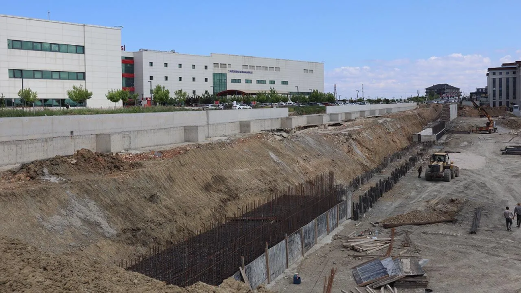 Yalova’da Hastane Yolunda Bitmeyen Çile: 90 Günde Bitecekti, Aylar Geçti Hâlâ Tamamlanamadı
