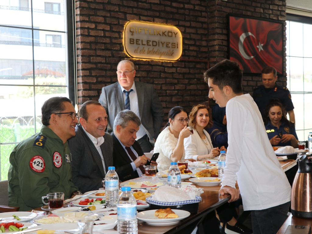 Çiftlikköy’de Engelliler Haftası’nda Anlamlı Buluşma: Özel Öğrenciler Onuruna Kahvaltı Düzenlendi