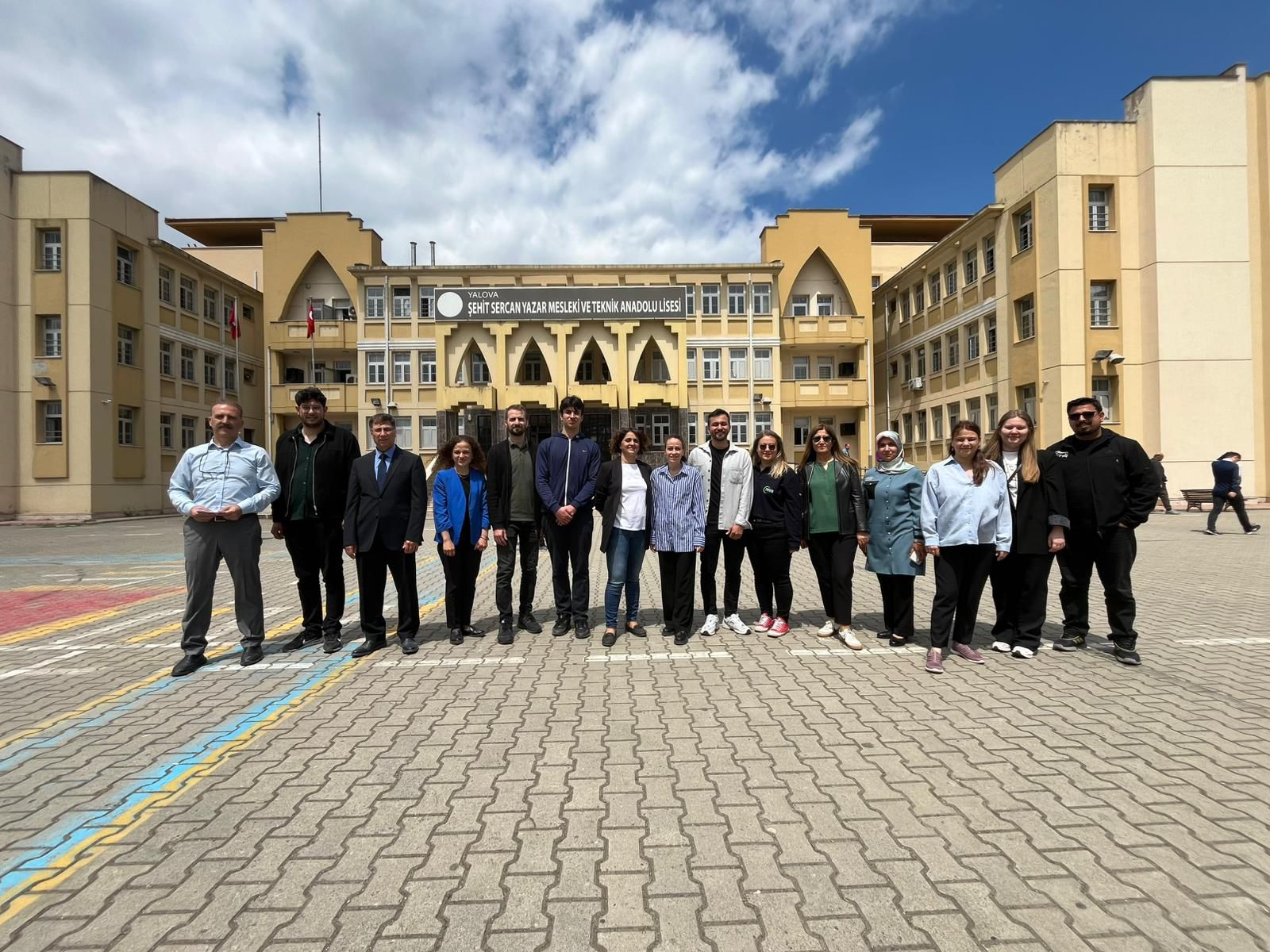 Yalova OSB Gençleri Geleceğe Taşımaya Devam Ediyor: İki Kariyer Etkinliğiyle Binlerce Genç İş Dünyasıyla Buluştu 4 Yalova OSB Gençleri Geleceğe Taşımaya Devam Ediyor: İki Kariyer Etkinliğiyle Binlerce Genç İş Dünyasıyla Buluştu