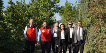 YALOVA VALİSİ DR. HÜLYA KAYA, DÜNYA ÇİFTÇİLER GÜNÜ’NDE KADIKÖY’DE GÜL HASADINA KATILDI 4 YALOVA VALİSİ DR. HÜLYA KAYA, DÜNYA ÇİFTÇİLER GÜNÜ’NDE KADIKÖY’DE GÜL HASADINA KATILDI