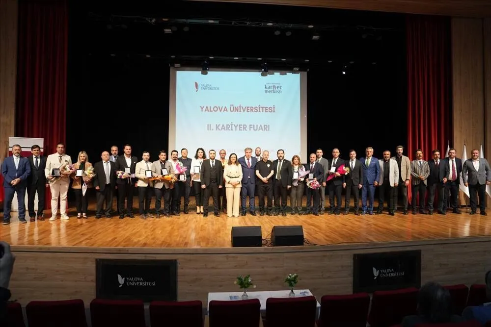 Yalova Üniversitesi’nde Kariyer Fuarı Coşkusu: 100’ün Üzerinde Firma, Gençlerle Buluştu 7 Yalova Üniversitesi’nde Kariyer Fuarı Coşkusu: 100’ün Üzerinde Firma, Gençlerle Buluştu