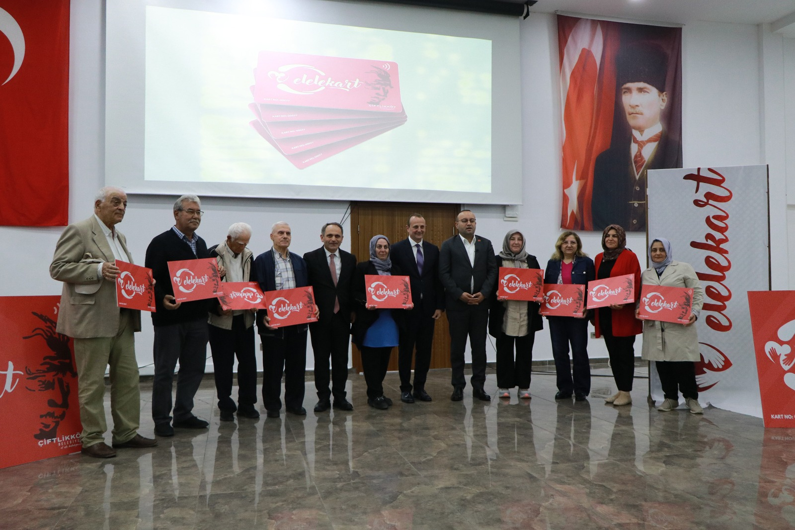 Çiftlikköy'de “Elele Kart” ve “Halk Ekmek” Projeleri Tanıtıldı: Sosyal Belediyeciliğe Yeni Bir Adım 7 Çiftlikköy'de “Elele Kart” ve “Halk Ekmek” Projeleri Tanıtıldı: Sosyal Belediyeciliğe Yeni Bir Adım