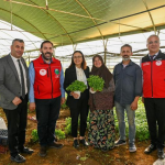 YALOVA VALİSİ DR. HÜLYA KAYA, DÜNYA ÇİFTÇİLER GÜNÜ’NDE KADIKÖY’DE GÜL HASADINA KATILDI 5 YALOVA VALİSİ DR. HÜLYA KAYA, DÜNYA ÇİFTÇİLER GÜNÜ’NDE KADIKÖY’DE GÜL HASADINA KATILDI