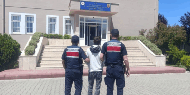 Yalova’da 82 Yaşındaki Vatandaş 10 Milyon TL Dolandırıldı: Şüphelilerden Biri Suçüstü Yakalandı 44 Yalova’da 82 Yaşındaki Vatandaş 10 Milyon TL Dolandırıldı: Şüphelilerden Biri Suçüstü Yakalandı