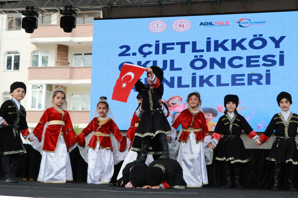 Çiftlikköy’de Miniklerden Büyük Gösteri: 2. Okul Öncesi Şenlikleri Coşkuyla Gerçekleştirildi
