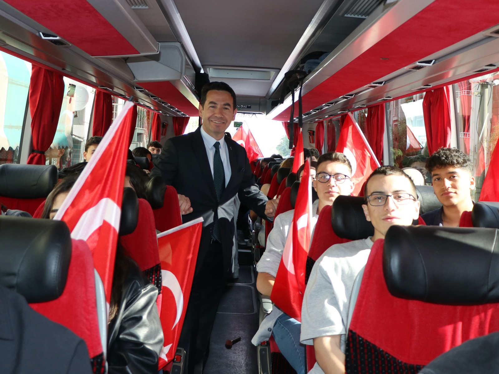 Çiftlikköy Belediyesi’nden YKS Adaylarına Moral Gezisi 4 Çiftlikköy Belediyesi’nden YKS Adaylarına Moral Gezisi