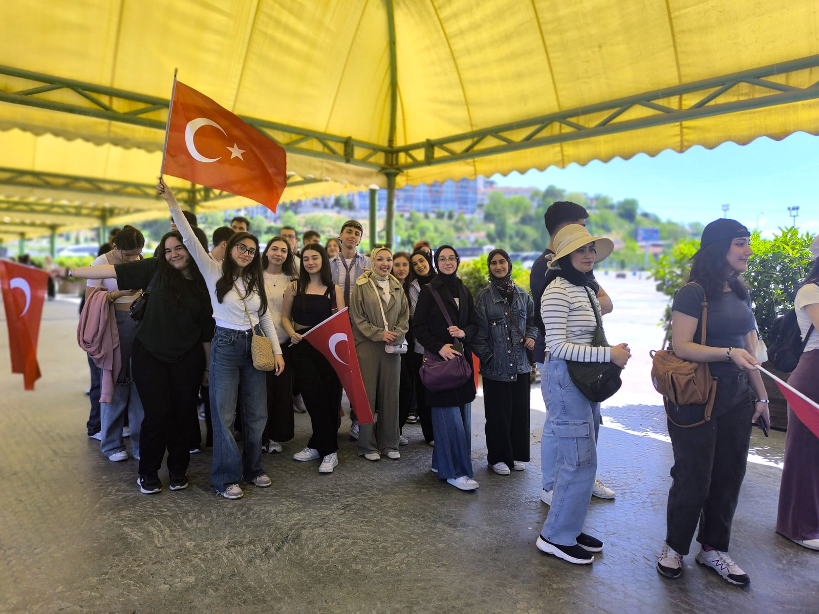 Çiftlikköy Belediyesi’nden YKS Adaylarına Moral Gezisi 5 Çiftlikköy Belediyesi’nden YKS Adaylarına Moral Gezisi