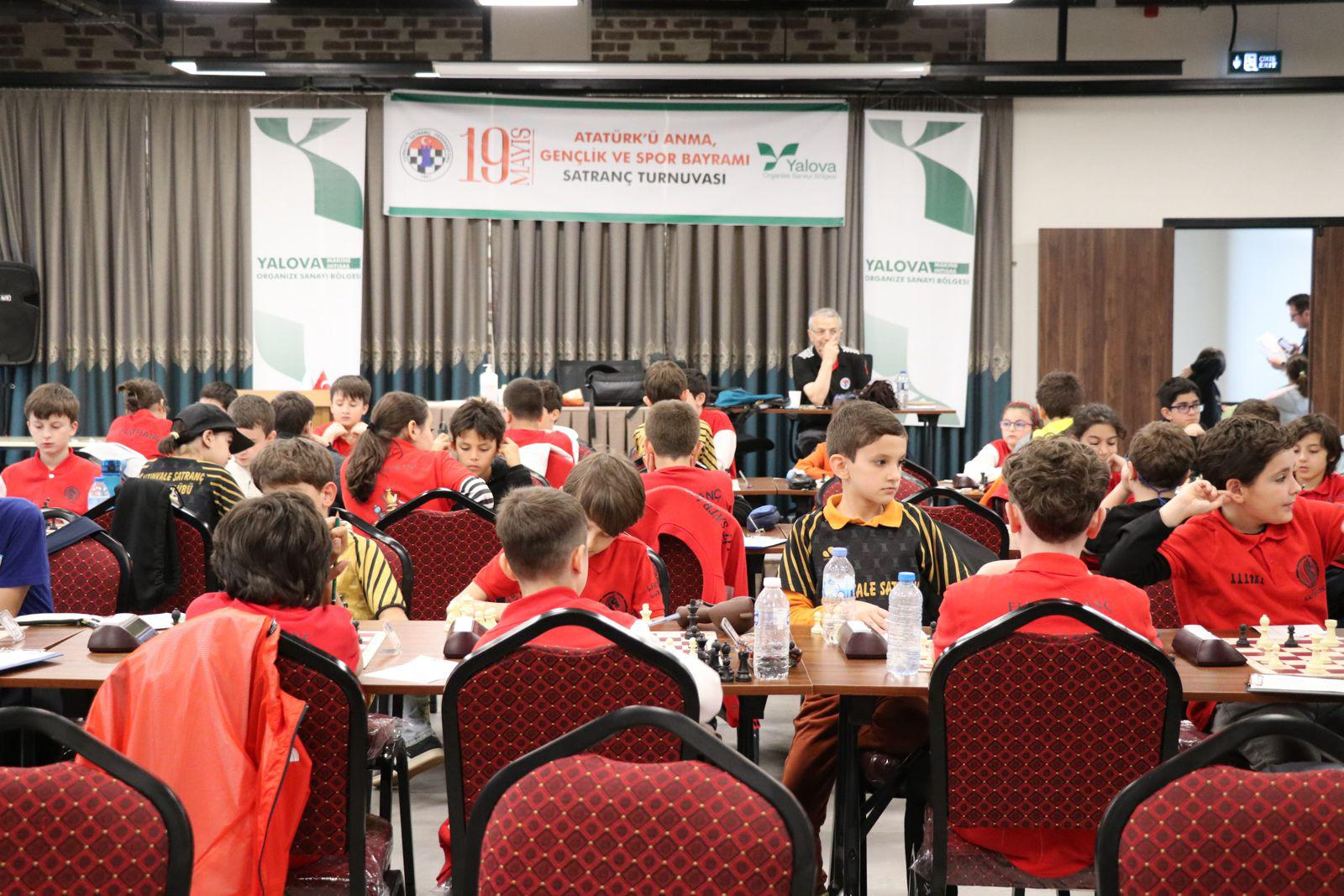 Yalova OSB’de Gençlik Haftası Coşkuyla Kutlandı: Satranç Turnuvası ve Müzik Dinletisi Gençlerden Tam Not Aldı 7 Yalova OSB’de Gençlik Haftası Coşkuyla Kutlandı: Satranç Turnuvası ve Müzik Dinletisi Gençlerden Tam Not Aldı