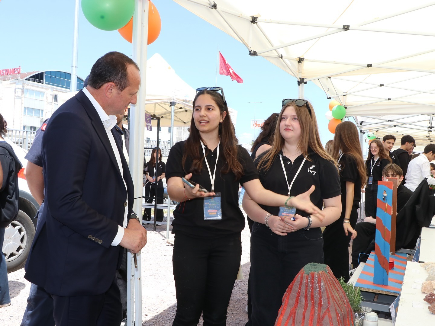 Çiftlikköy’de Bilim ve Gençlik Rüzgarı Esti: 19 Mayıs Bilim Festivali Renkli Görüntülere Sahne Oldu 4 Çiftlikköy’de Bilim ve Gençlik Rüzgarı Esti: 19 Mayıs Bilim Festivali Renkli Görüntülere Sahne Oldu