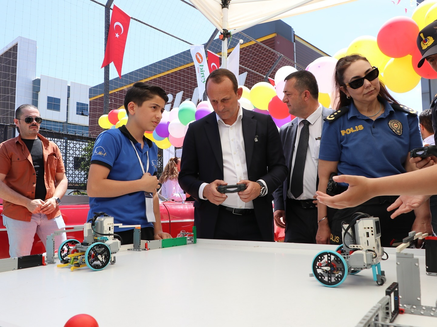Çiftlikköy’de Bilim ve Gençlik Rüzgarı Esti: 19 Mayıs Bilim Festivali Renkli Görüntülere Sahne Oldu 5 Çiftlikköy’de Bilim ve Gençlik Rüzgarı Esti: 19 Mayıs Bilim Festivali Renkli Görüntülere Sahne Oldu