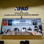 Yalova’da Deprem Tatbikatı Gerçeğini Aratmadı 7.2 Büyüklüğündeki Senaryo Depremiyle Kurumlar ve Vatandaşlar Seferber Oldu 11 Yalova’da Deprem Tatbikatı Gerçeğini Aratmadı 7.2 Büyüklüğündeki Senaryo Depremiyle Kurumlar ve Vatandaşlar Seferber Oldu