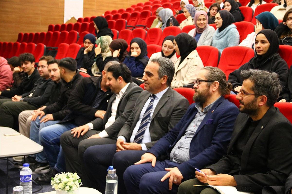 Yalova’da “Dijital Diplomasi” Konferansı Düzenlendi 6 Yalova’da “Dijital Diplomasi” Konferansı Düzenlendi