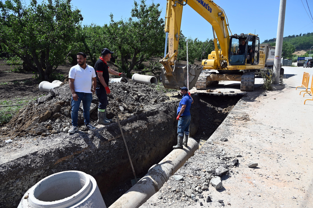 YALOVA'DA EŞ ZAMANLI BELEDİYE ATAĞI: ALTYAPI VE PEYZAJ ÇALIŞMALARI ARALIKSIZ SÜRÜYOR