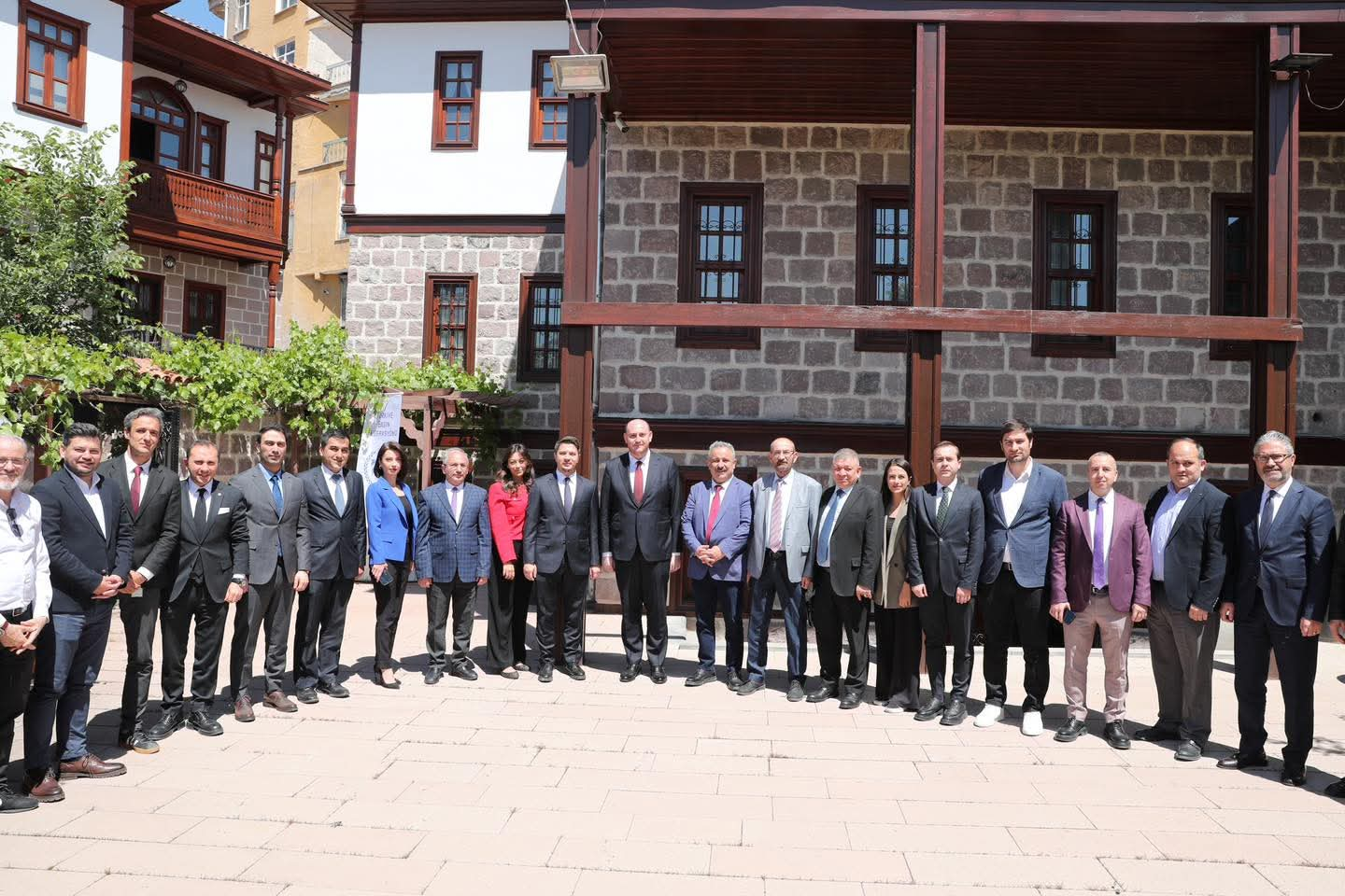 AK Parti Genel Başkan Yardımcısı Ahmet Büyükgümüş, Anadolu Yayıncılar Federasyonu’nun “Anadolu Sohbetleri” Programında Basın Temsilcileriyle Buluştu 4 AK Parti Genel Başkan Yardımcısı Ahmet Büyükgümüş, Anadolu Yayıncılar Federasyonu’nun “Anadolu Sohbetleri” Programında Basın Temsilcileriyle Buluştu