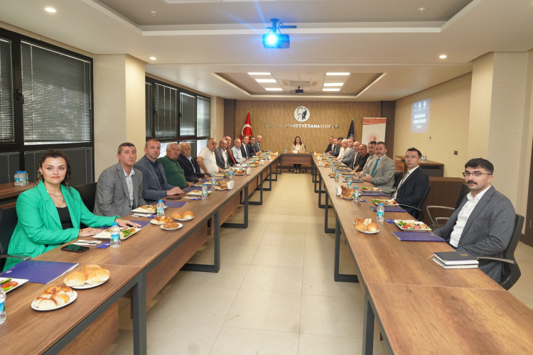 Yalova'da Ekonomik İstişare Toplantısı Gerçekleştirildi 4 Yalova'da Ekonomik İstişare Toplantısı Gerçekleştirildi