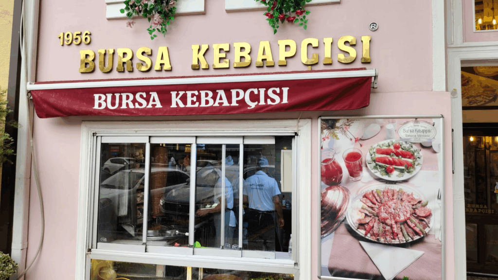 BURSA’NIN ASIRLIK LEZZETİ: 1956'DAN GÜNÜMÜZE UZANAN BİR KEBAP HİKAYESİ