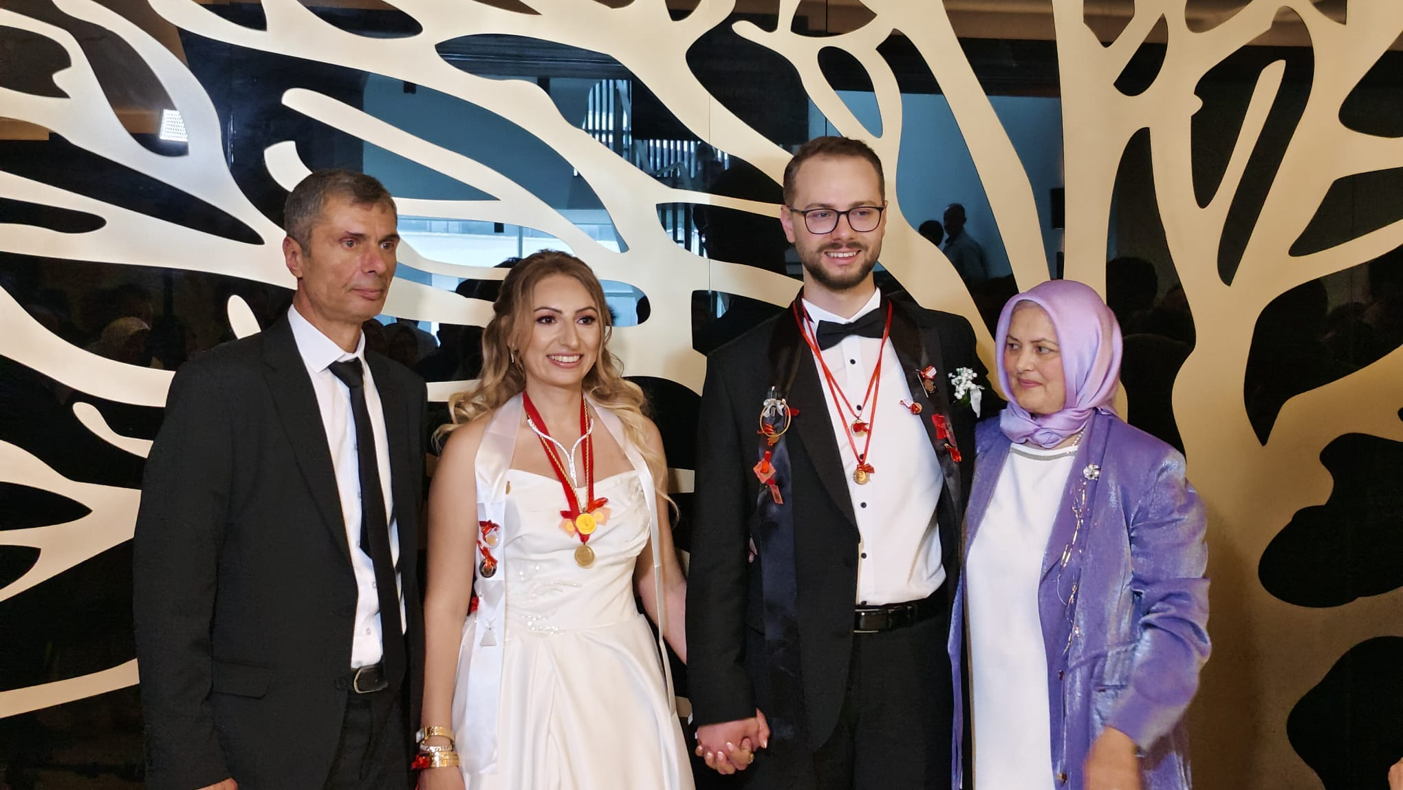 Işılay ve Mert, Görkemli Bir Törenle Hayatlarını Birleştirdi 6 Işılay ve Mert, Görkemli Bir Törenle Hayatlarını Birleştirdi